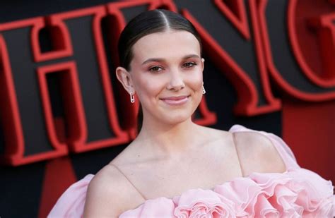 millie bobby brown tetas|Stranger Things’ Millie Bobby Brown ditches bra in teeny see。